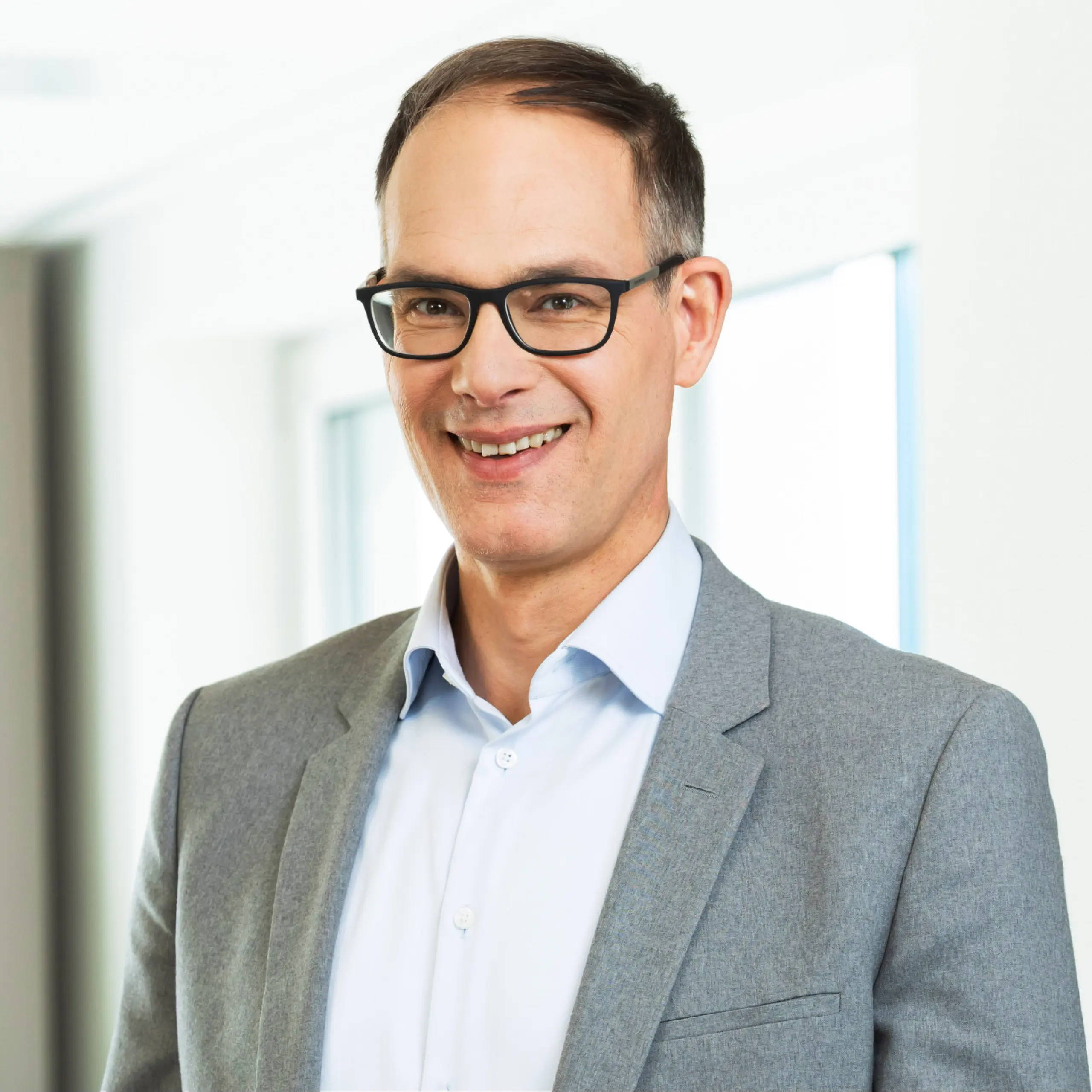 Bild von Geschäftsführer Ingo Schultz im Büro