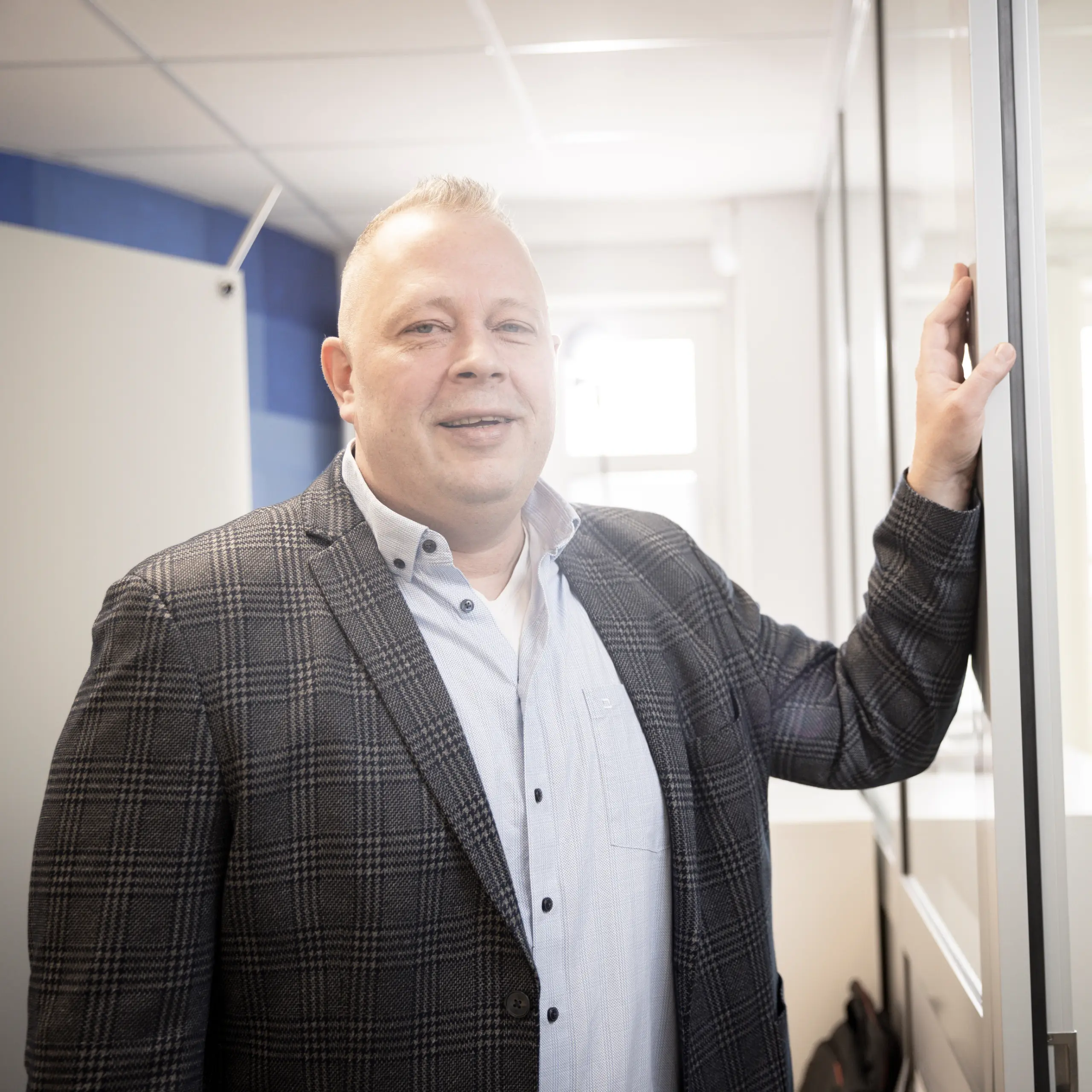 Abteilungsleiter Torben Schneider weiß, wo die Energie der Stadtwerke herkommt.